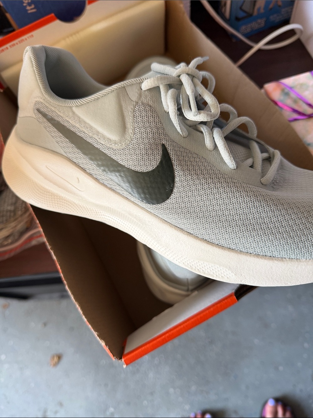Nike Quest 5 new in box never worn mens 10/w 11.5